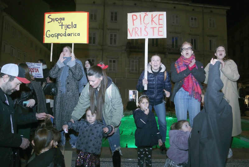 Rijeka: Noćni marš u povodu 8. marta