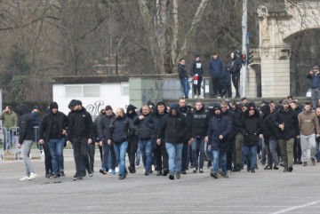 Bad Blue Boys se okupili u Maksimiru prije početka Skupštine Dinama