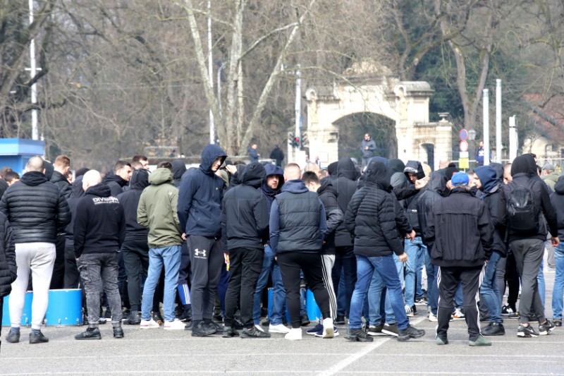 Bad Blue Boys se okupili u Maksimiru prije početka Skupštine Dinama