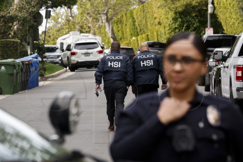 USA CALIFORNIA FEDERAL AGENTS RAID SEAN COMBS HOME