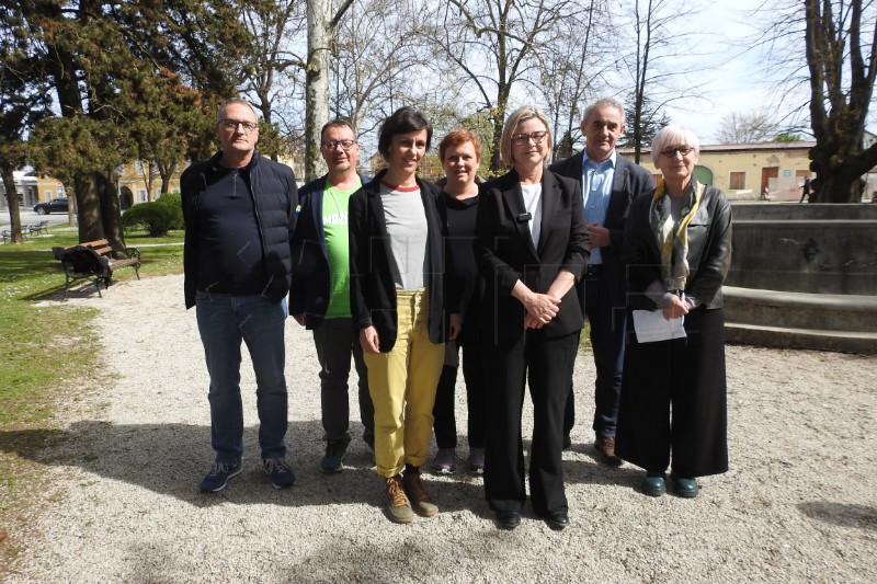 Konferencija za novinare stranke Možemo! u Petrinji