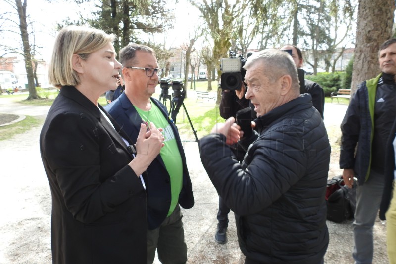 Konferencija za novinare stranke Možemo! u Petrinji