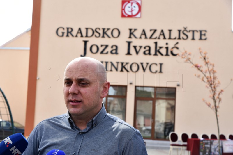 Konferencija za medije ispred Gradskog kazališta Joza Ivakić