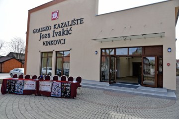 Konferencija za medije ispred Gradskog kazališta Joza Ivakić