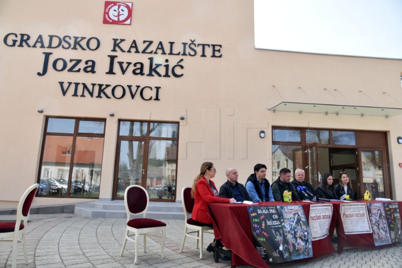 Konferencija za medije ispred Gradskog kazališta Joza Ivakić