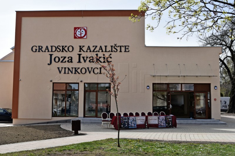 Konferencija za medije ispred Gradskog kazališta Joza Ivakić