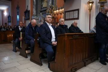 Andrej Plenković na Hvaru u procesiji Za križen