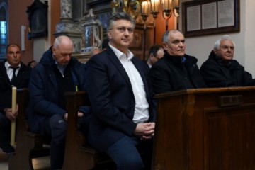 Andrej Plenković na Hvaru u procesiji Za križen