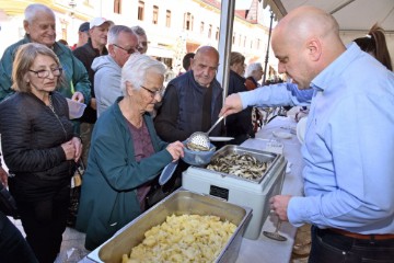 Tradicionalna podjela posnog obroka u Vinkovcima