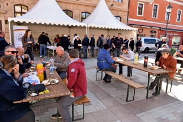 Tradicionalna podjela posnog obroka u Vinkovcima