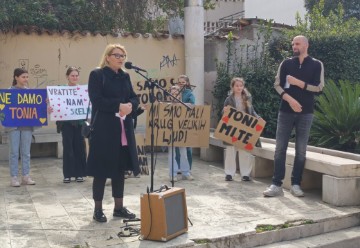 Prosvjed u znak podrške profesoru tjelesnog odgoja Toniju Skelinu u OŠ Meterize