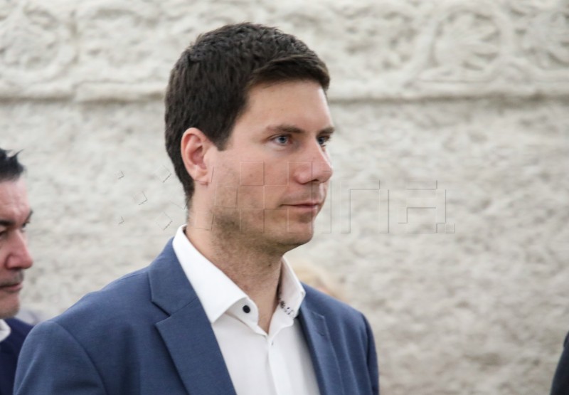 Ivan Pernar predao listu DIP-u