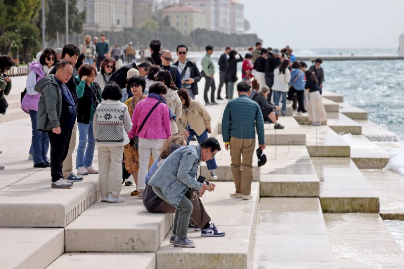 Zadar: Turisti uživali u šetnji gradom