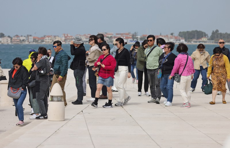 Zadar: Turisti uživali u šetnji gradom