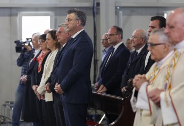 Plenković na uskrsnoj misi koju je predvodio mons. Kutleša