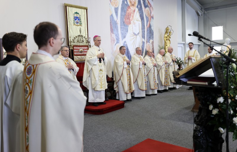 Plenković na uskrsnoj misi koju je predvodio mons. Kutleša