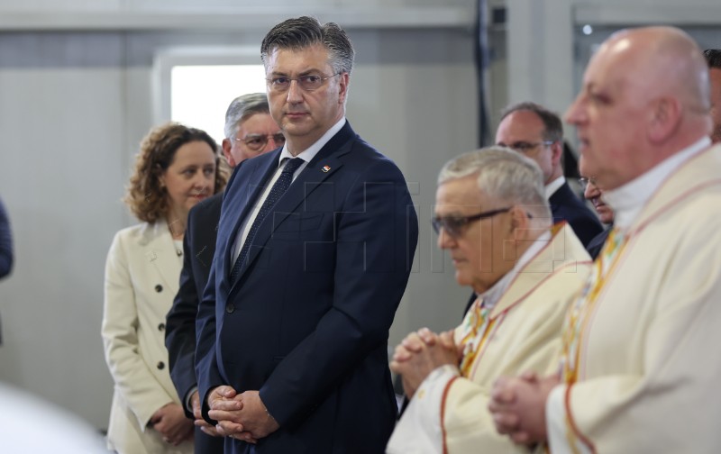 Plenković na uskrsnoj misi koju je predvodio mons. Kutleša