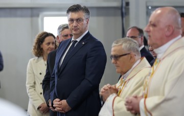 Plenković na uskrsnoj misi koju je predvodio mons. Kutleša