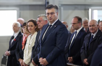 Plenković na uskrsnoj misi koju je predvodio mons. Kutleša