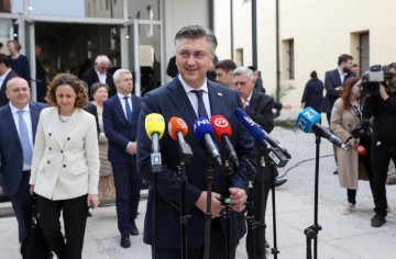 Plenković na uskrsnoj misi koju je predvodio mons. Kutleša