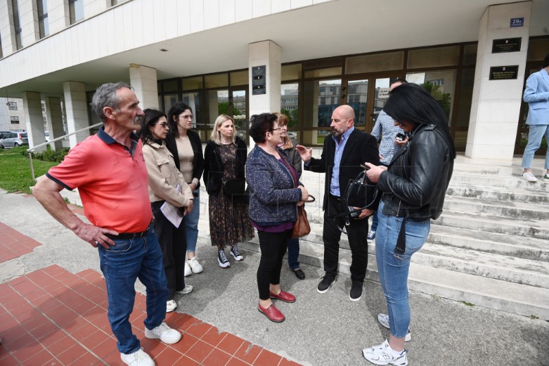 Prosvjed bivših radnika Baškog Polja ispred Županijskog suda u Splitu 