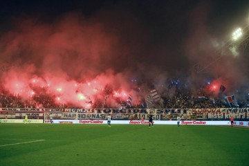 Ružne scene na Poljudu, Torcida upala na teren