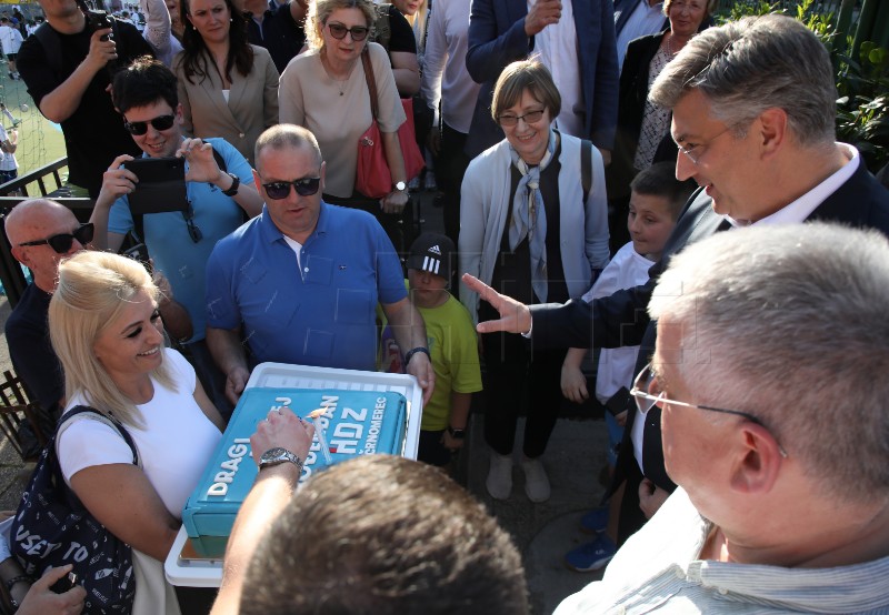 Plenković na druženju s građanima na Kegliću