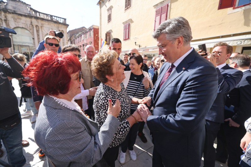 Zadar - Andrej Plenković družio se sa Zadranima na Narodnom trgu