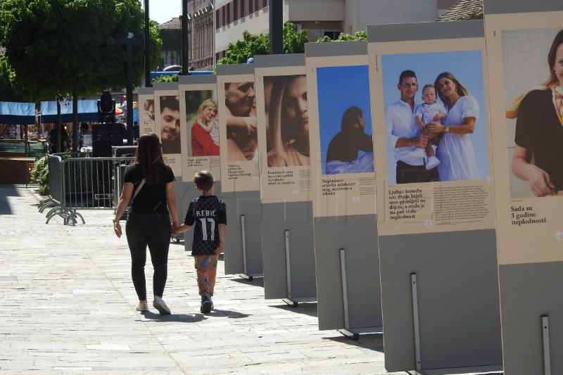 Na sisačkom Korzu izložba "Zašto baš mi"