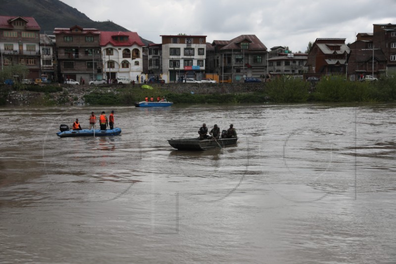 INDIA KASHMIR BOAT ACCIDENT