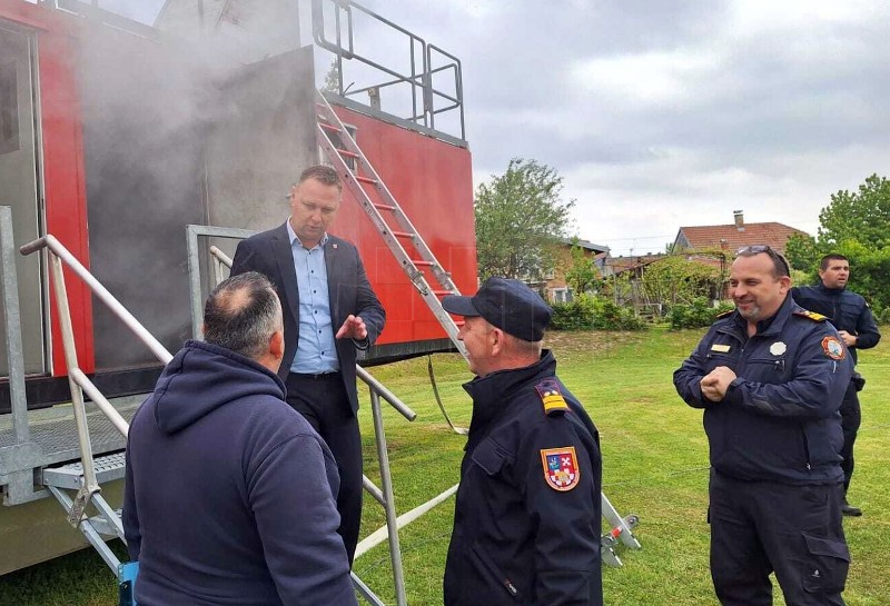 Bjelovar: Počela obuka županijskih vatrogasaca u simulatoru plamenih udara