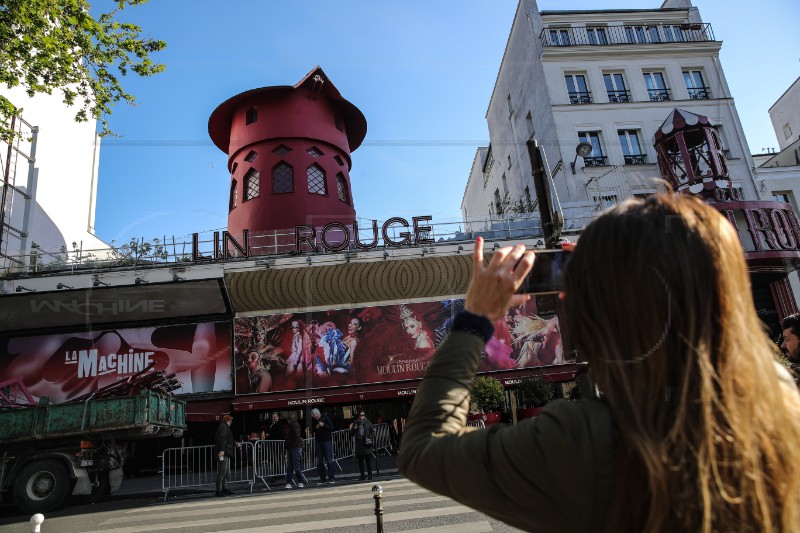 FRANCE MOULIN ROUGE