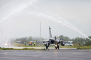 Hrvatski državni vrh na svečanosti prihvata prve skupine borbenih aviona Rafale