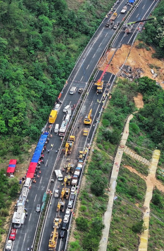 CHINA GUANGDONG ROAD COLLAPSE