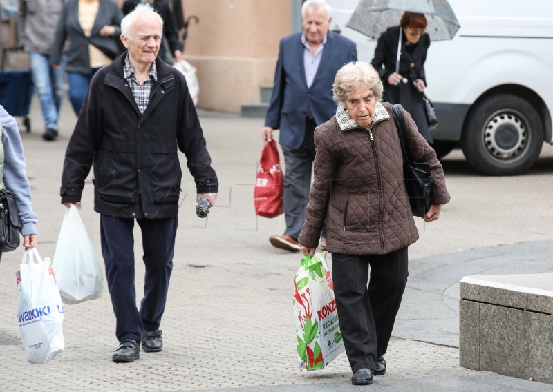 Umirovljenici na Trgu bana Josipa Jelačića