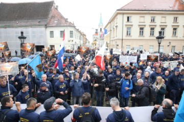 Prosvjed vatrogasaca na Trgu sv. Marka