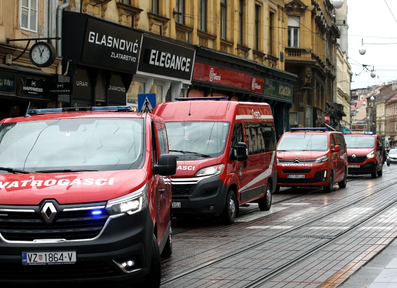 Kolona vatrogasnih vozila u centru Zagreba