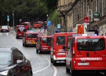 Kolona vatrogasnih vozila u centru Zagreba