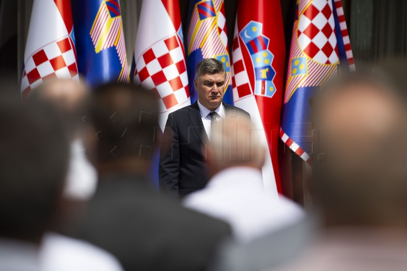 Milanović uručio dobrovoljnim darivateljima krvi odličje Reda Danice hrvatske