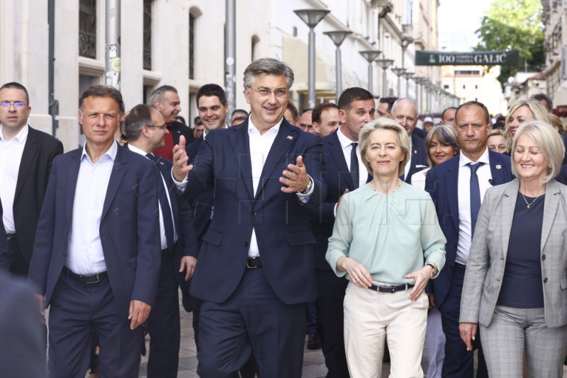 Plenković i Usula von der Leyen prošetali splitskom Rivom 