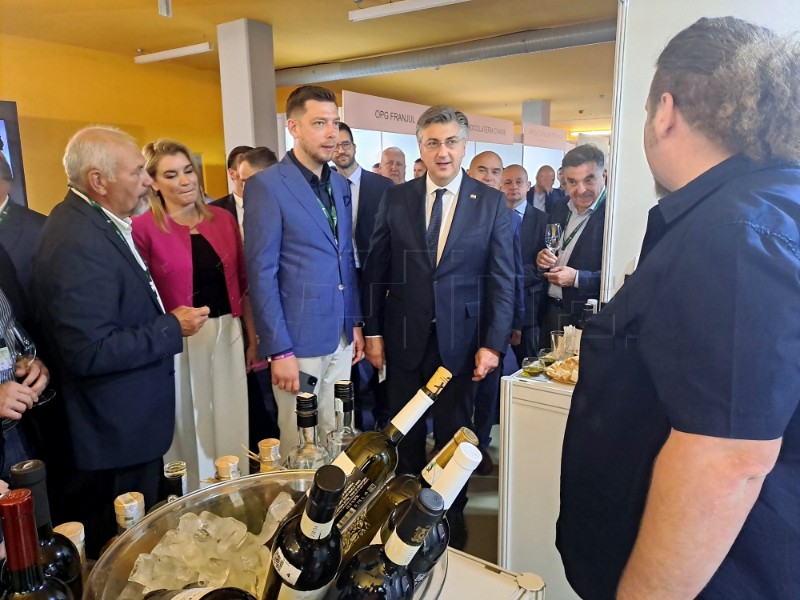 Plenković obišao Međunarodnu izložbu vina i vinarske opreme Vinistru