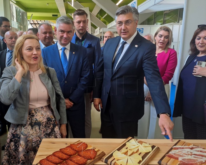 Plenković obišao Međunarodnu izložbu vina i vinarske opreme Vinistru