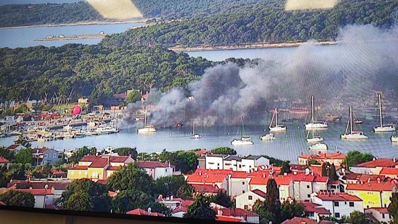 Požar u marini u Medulinu, izgorjelo 15 brodica