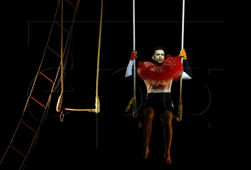 TUNISIA MULTIDISCIPLINARY SHOW BLACK AND WHITE CIRCUS