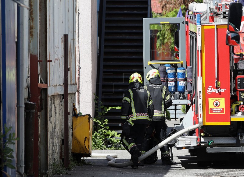 Ugašen požar tiskare na Trešnjevci