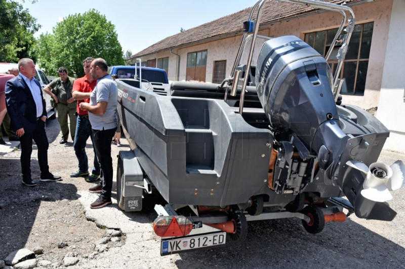 Vinkovci: Primopredaja čamaca HGSS stanici Vinkovci