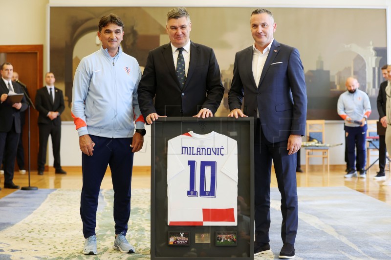 Milanović odlikovao članove HNS-a i hrvatske reprezentacije