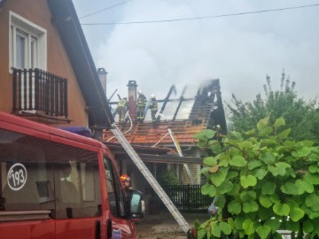 Vatrogasac u Karlovcu ranjen u gašenju požara, pogodio ga geler u leđa