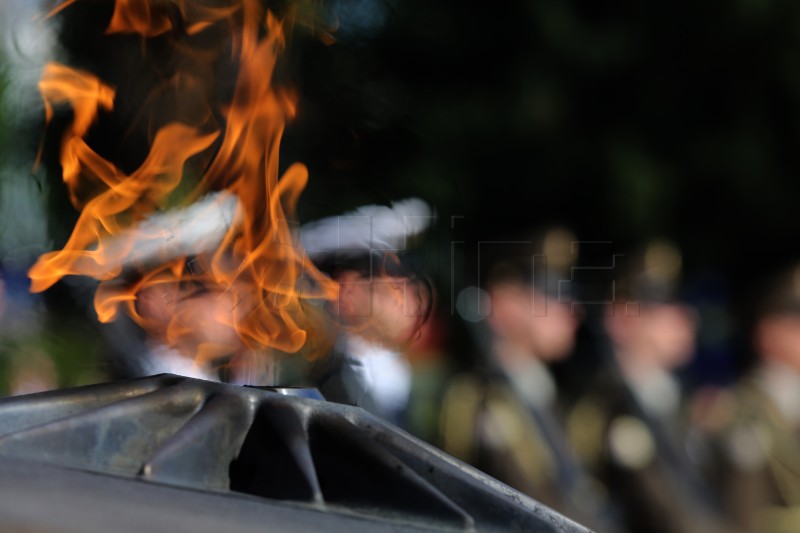 Državni vrh kod Spomenika domovini povodom Dana državnosti