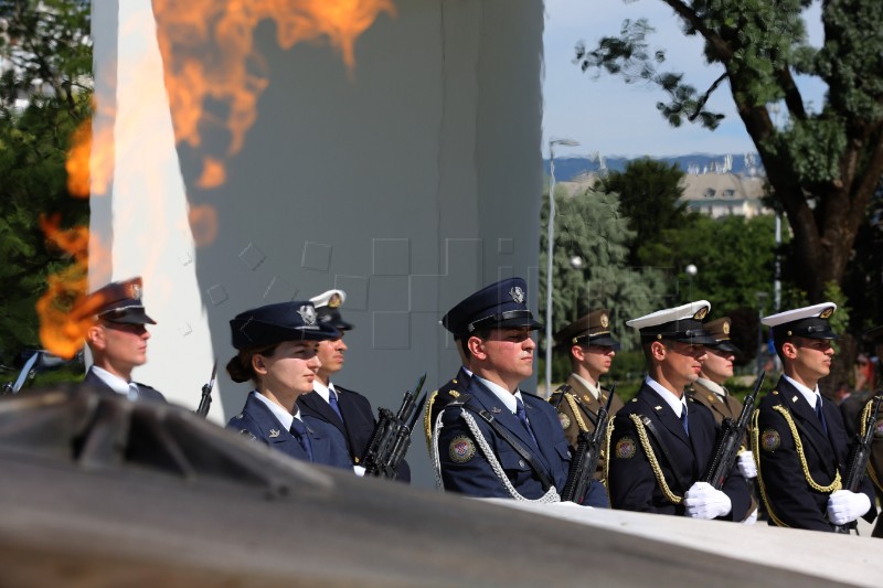 Državni vrh kod Spomenika domovini povodom Dana državnosti